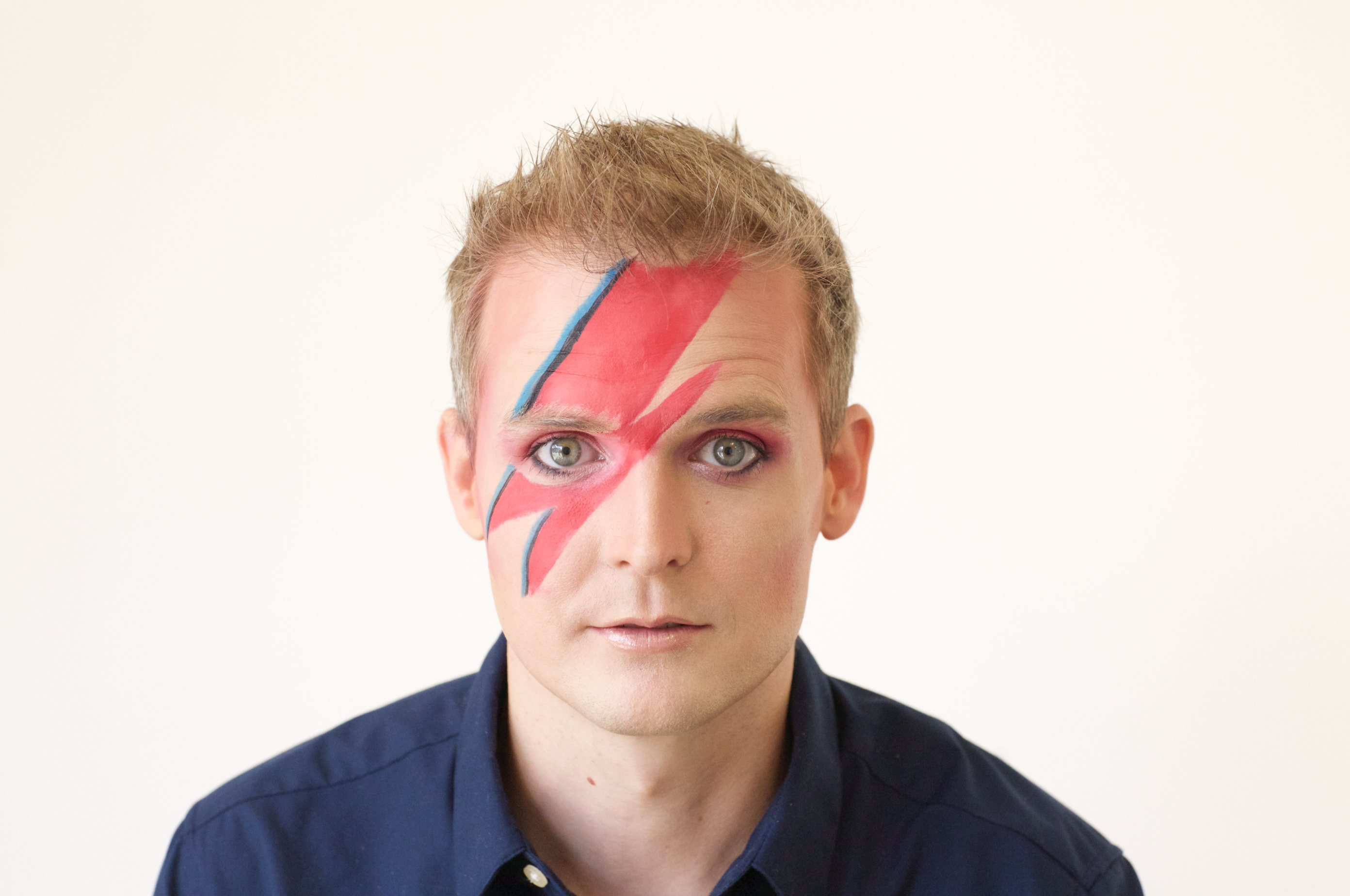 How to Make a Ziggy Stardust Costume (DIY Guide) | ehow, image size:2784x1848