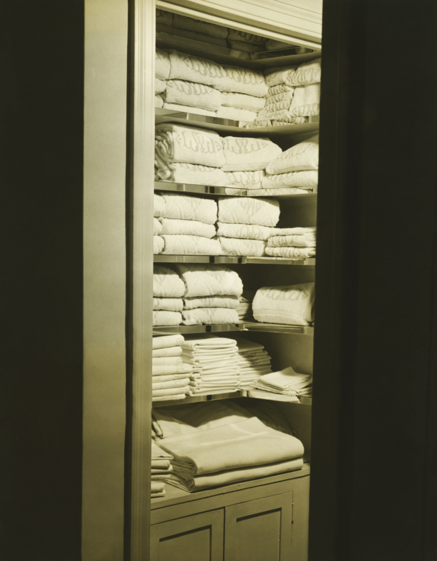 How to Build a Recessed Linen Cabinet: Step-by-Step Guide