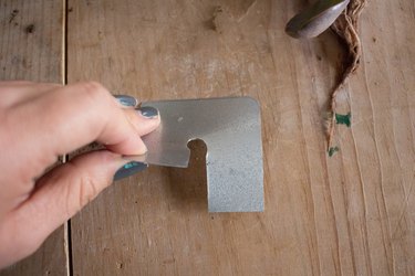Aluminum lid with slit