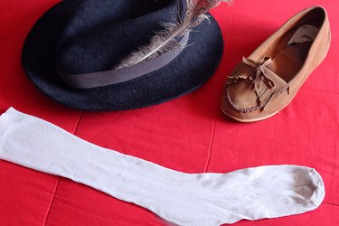 accessories for a lederhosen costume