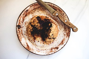 Serve the muffins warm or at room temperature!
