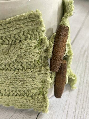 wrap mug cozy around mug and attach with toggle buttons
