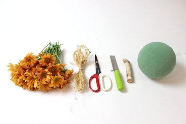 The materials needed for your pumpkin centerpieces