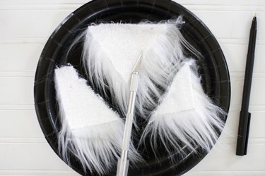 grab some old sweater remnants, a sock and a little rice and before you know it you'll be hangin' with your "gnomies" this winter, too.