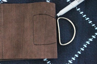 winter-scarf-camera-strap-mark-leather