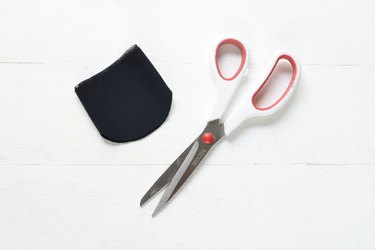 Cut a rounded edge