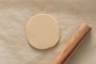 Roll tan clay into circle