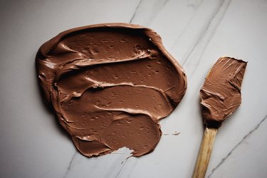 Brown Food Coloring can be used for a range of different baking and craft projects.