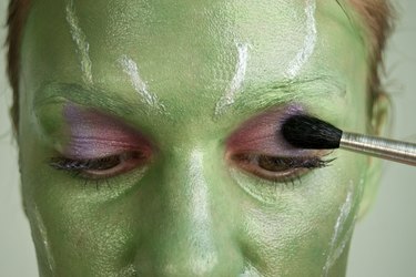 Blend in red and purple eye shadows
