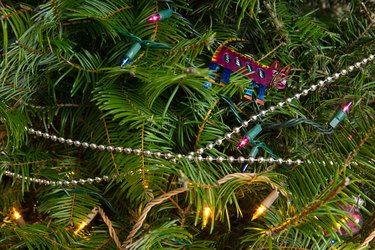 How to Wrap a Christmas Tree in Garland