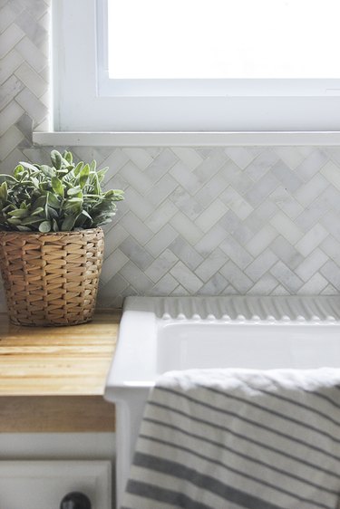 Finished backsplash close up.