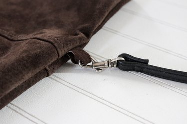Whether you're on vacation, shopping at the store, strolling through the park or enjoying an afternoon at the zoo, a cross bodybag is a must have item.