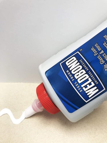 Weldbond extra strength multipurpose glue