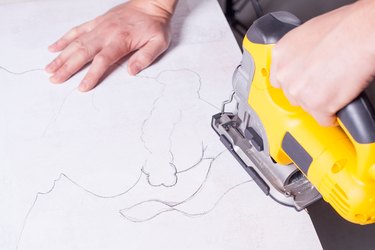 Cutting out the pattern with jigsaw