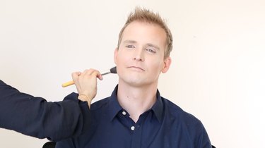 Contouring with powder bronzer