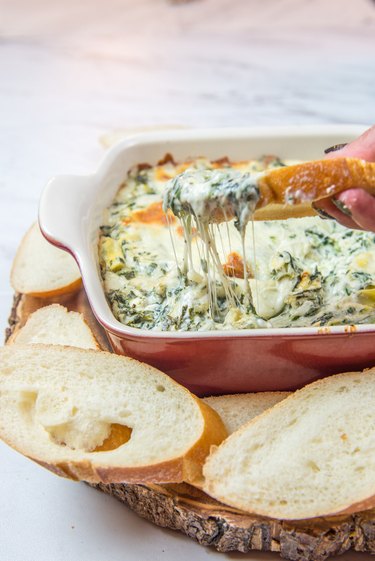 How to Make Applebee's Spinach Artichoke Dip