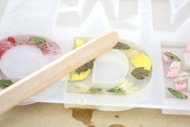 level the resin