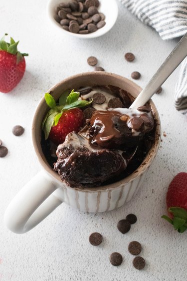 Finished single-serving brownie in a mug