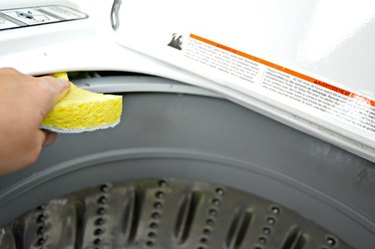 how to clean a top-loading washing machine with natural ingredients