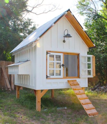 White chicken coop house