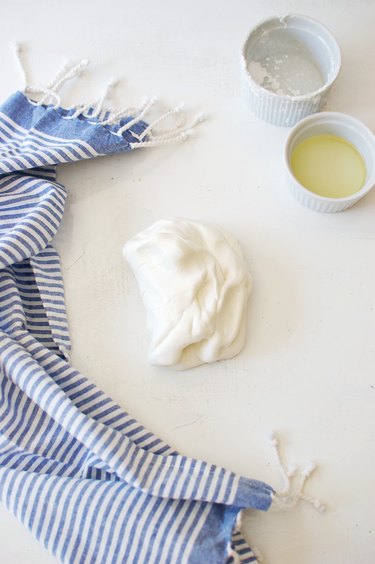 knead fondant