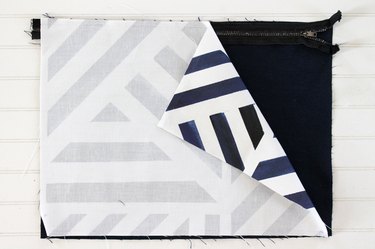 place zipper on long edge of lining