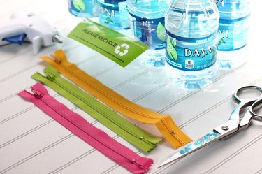 materials needed for no-sew zipper cases