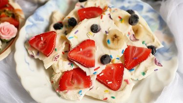 yogurt bark with sliced fruits