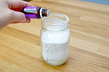 Lavender and baking soda mattress deodorizer