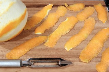 peel oranges