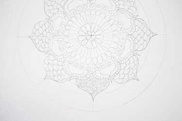 Drawing circles inside scallops.