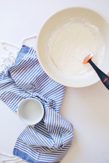 mix powdered sugar