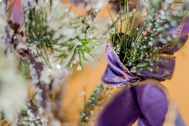 How to Make Bows for Christmas Trees With Wired Ribbon
