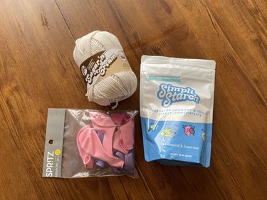 Starch, cotton yarn, balloons