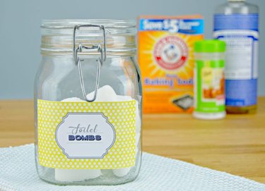 DIY Toilet cleaning bombs