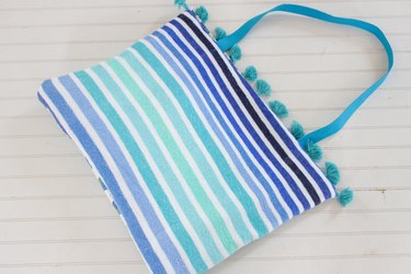 finished DIY beach towel bag