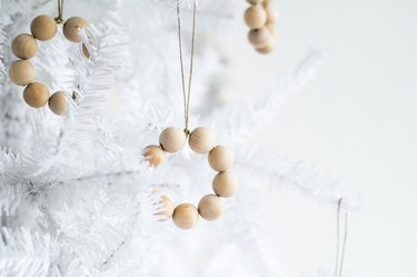 DIY Beaded Christmas Mini Wreath