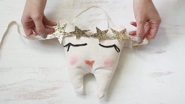 Making gold star headband