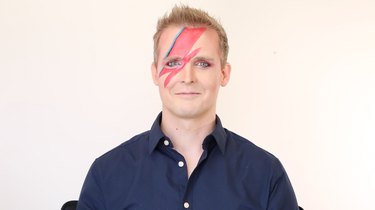 Lightning bolt with black and blue liner