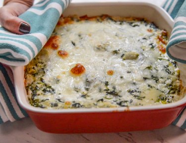 How to Make Applebee's Spinach Artichoke Dip