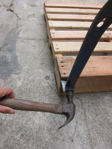 Taking pallet apart
