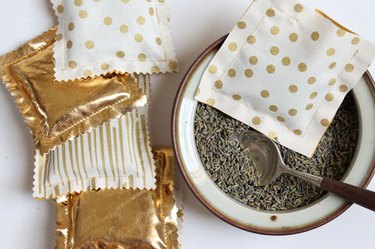 How to make homemade sachets.