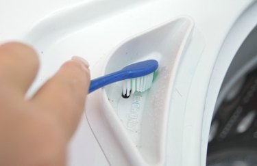 how to clean a top-loading washing machine with natural ingredients