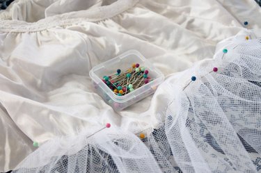 pin the netting to the slip