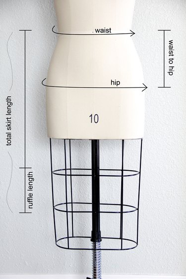 Diagram of how to measure yourself properly for a knit skirt