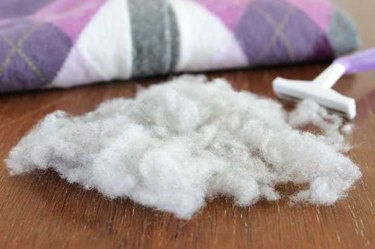 Remove-the-dreaded-pilling-pile-of-fuzz-5