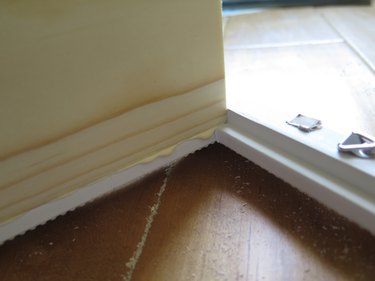 Apply the glued wood board to the ledge in the frame.