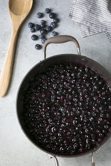 How to Make Homemade Blueberry Pie Filling | eHow