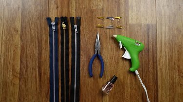 Basic materials needed to create bracelets out of zippers.