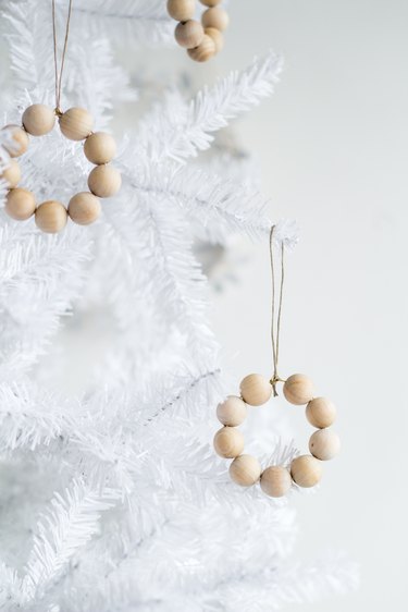 DIY Beaded Christmas Mini Wreath